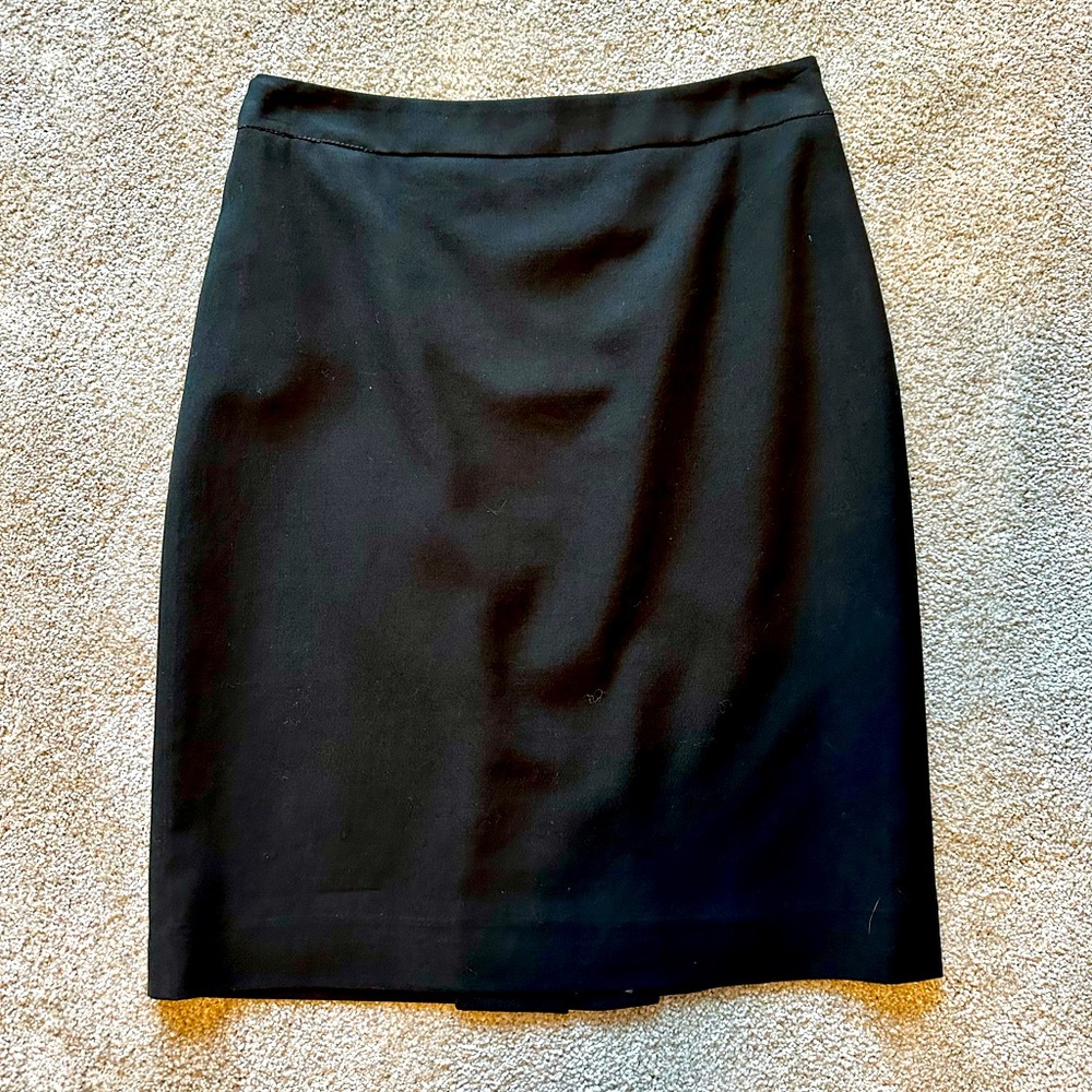 Ann Taylor 4P black skirt